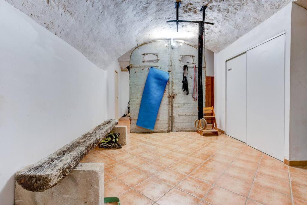 Stunning Medieval Getaway Vic-la-Gardiole Extérieur photo